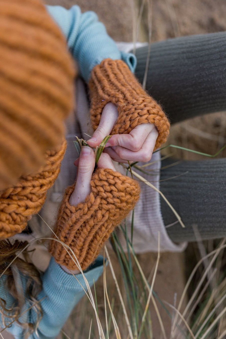 Child [2-14] Acorn Scarves + Mittens | Acorn Journey Fingerless Mittens - Caramel