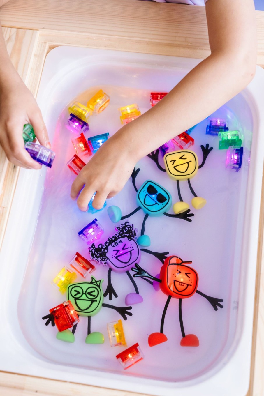 Play + Learn Glo Pals Bath Toys | Glo Pal Characters - Sammy | Red